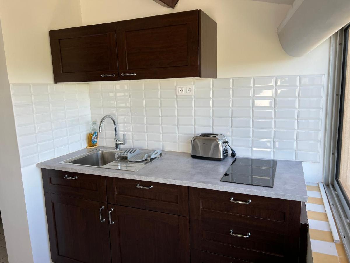 Joli Studio Tres Clair A Proximite Mer Pour 3 Personnes La Londe-les-Maures Exterior foto