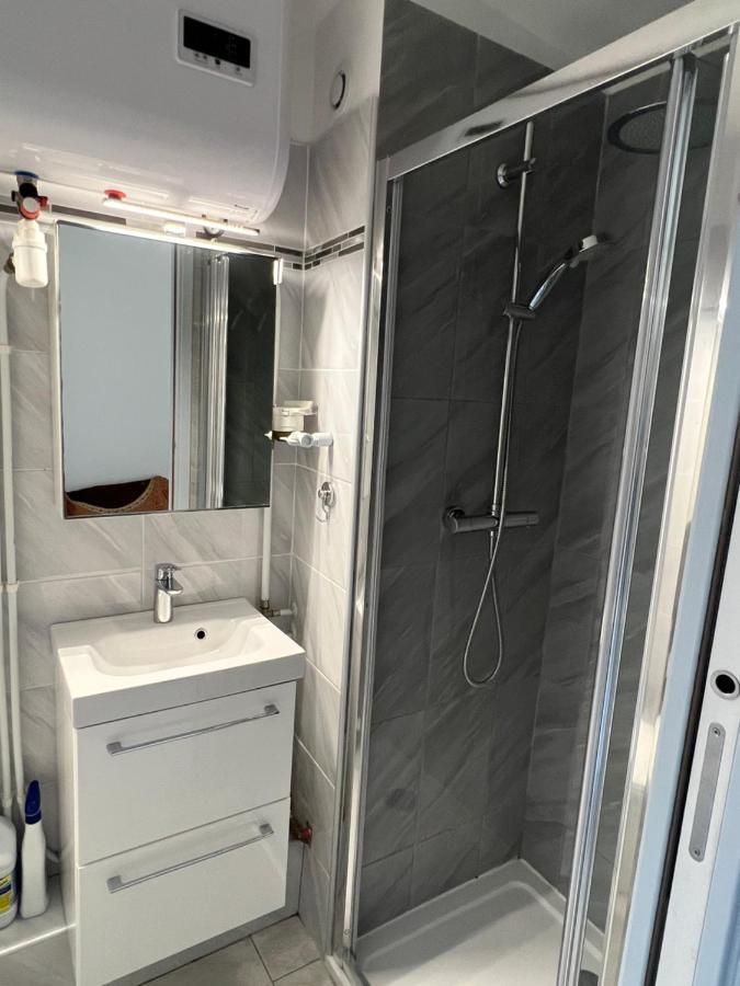 Joli Studio Tres Clair A Proximite Mer Pour 3 Personnes La Londe-les-Maures Exterior foto