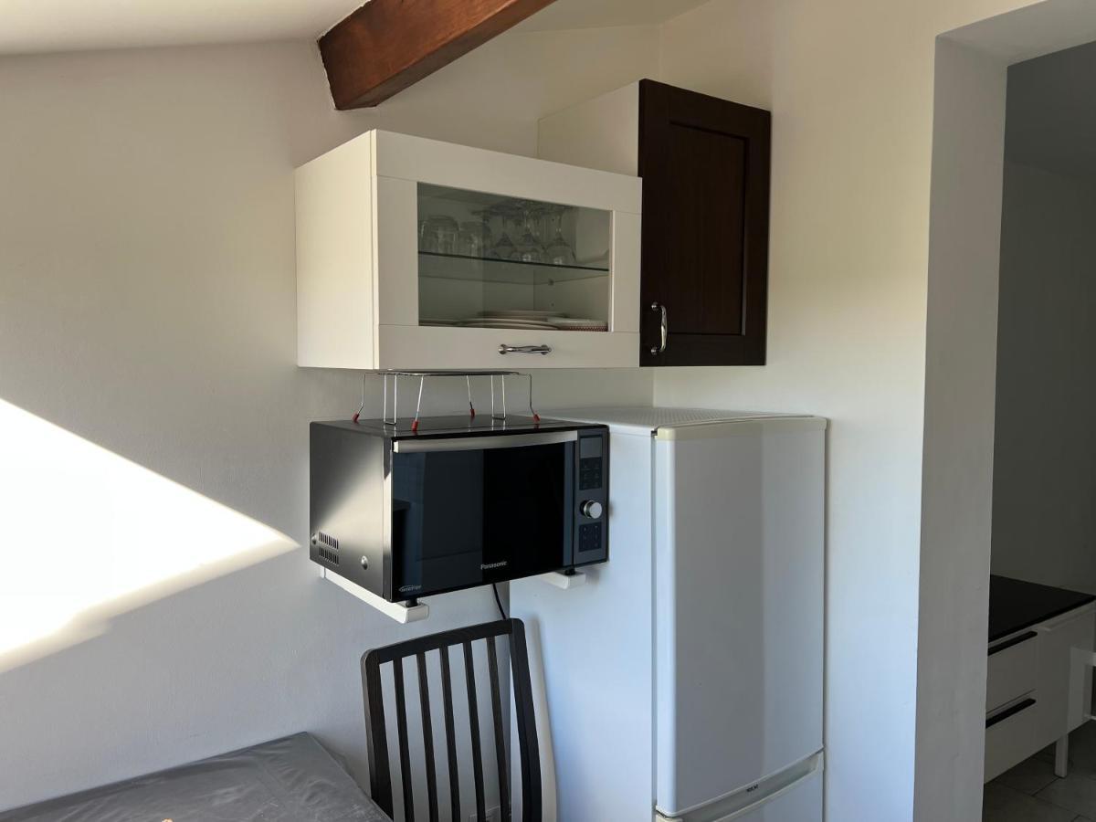 Joli Studio Tres Clair A Proximite Mer Pour 3 Personnes La Londe-les-Maures Exterior foto